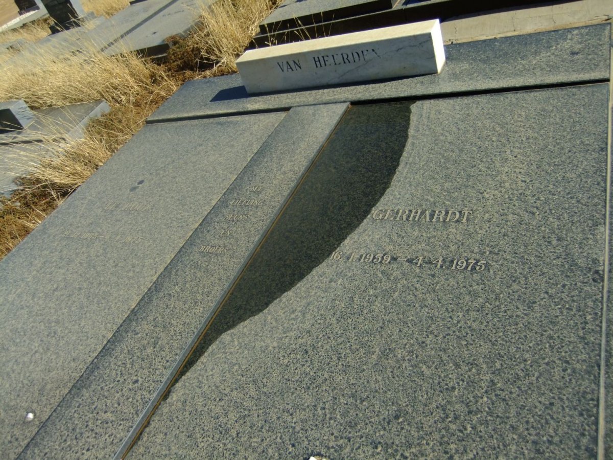 HEERDEN Gerhardt, van 1959-1975 :: VAN HEERDEN Le Roux 1965-1975