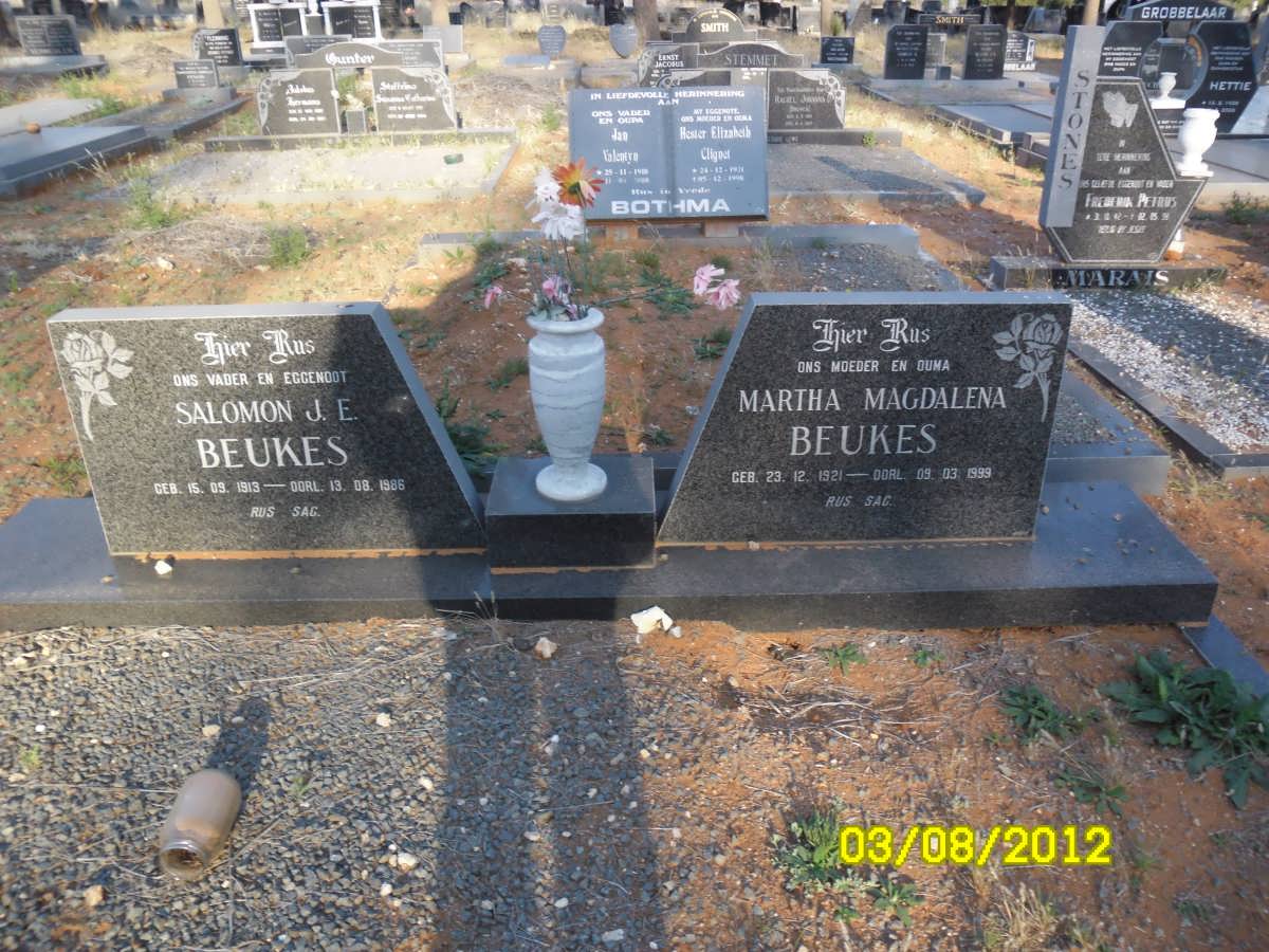 BEUKES Salomon J.E. 1913-1986 &amp; Martha Magdalena 1921-1999