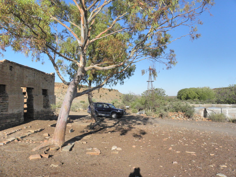 2. Verlate plaaswerf / desolate homestead