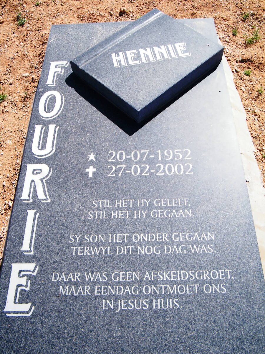 FOURIE Hennie 1952-2002
