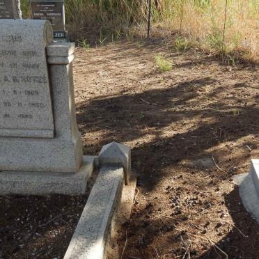 KOTZÉ Willem A.B. 1909-1952 &amp; Helena A. DE BEER 1910-1989