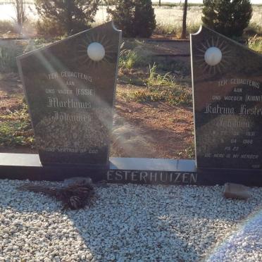ESTERHUIZEN Marthinus Johannes 192?- &amp; Katrina Hester Johanna 1931-19??