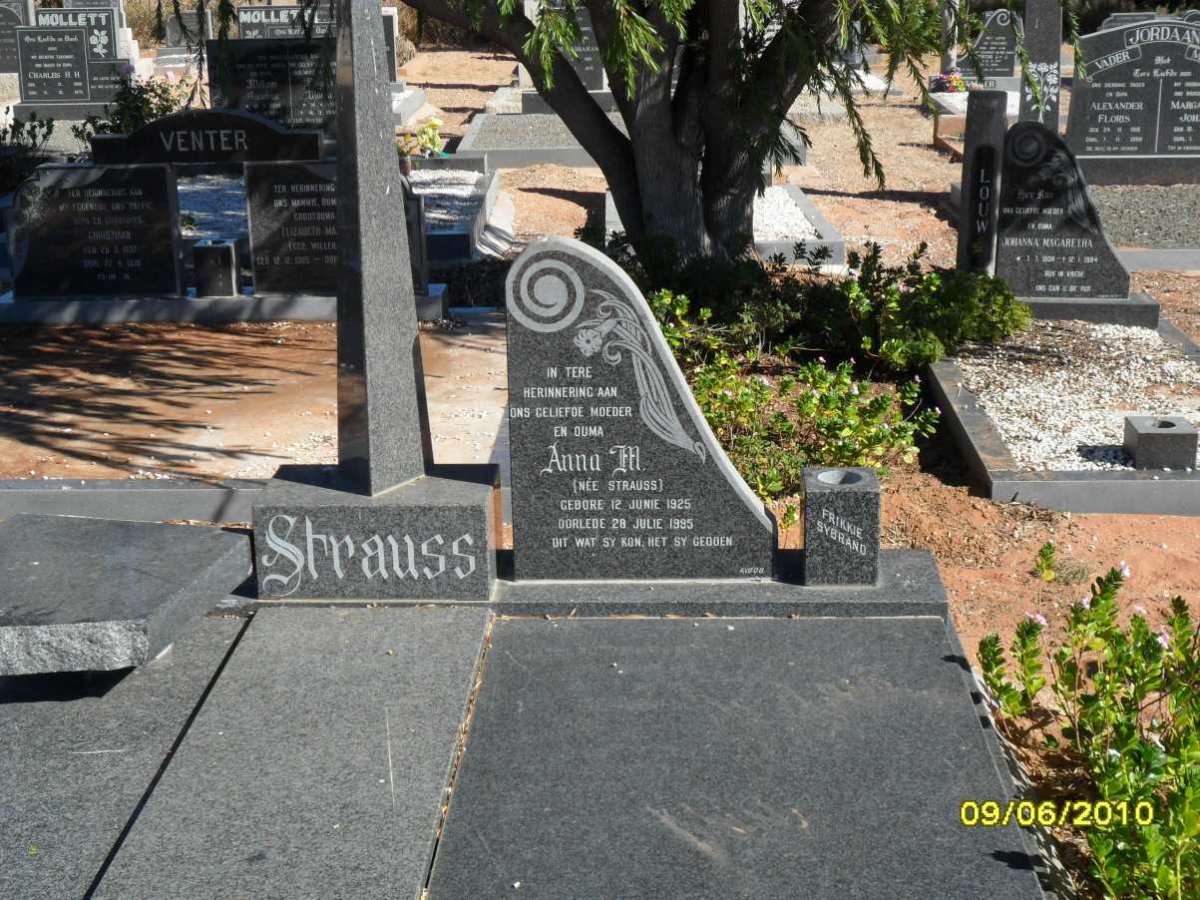 STRAUSS Anna M. nee STRAUSS 1925-1995