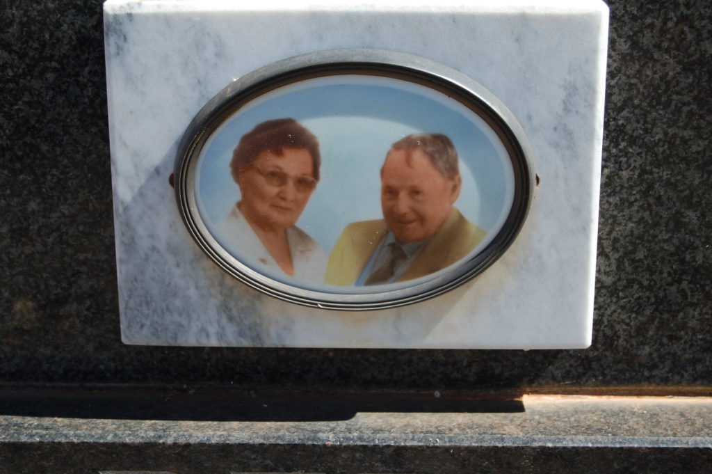 LINDE Schalk Willem Jacobus, van der 1914-1988 &amp; Martha Susanna Elizabeth THOMAS 1918-