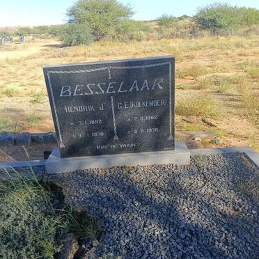 B - Vanne :: Surnames - B