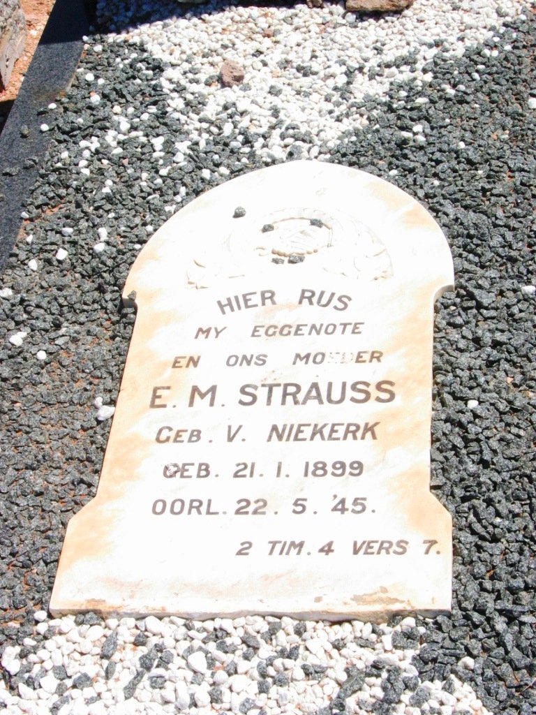 STRAUSS E.M. nee VAN NIEKERK  1899-1945