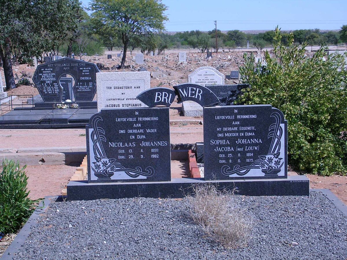BRUWER Nicolaas Johannes 1898-1982 &amp; Sophia Johanna Jacoba LOUW 1894-1975