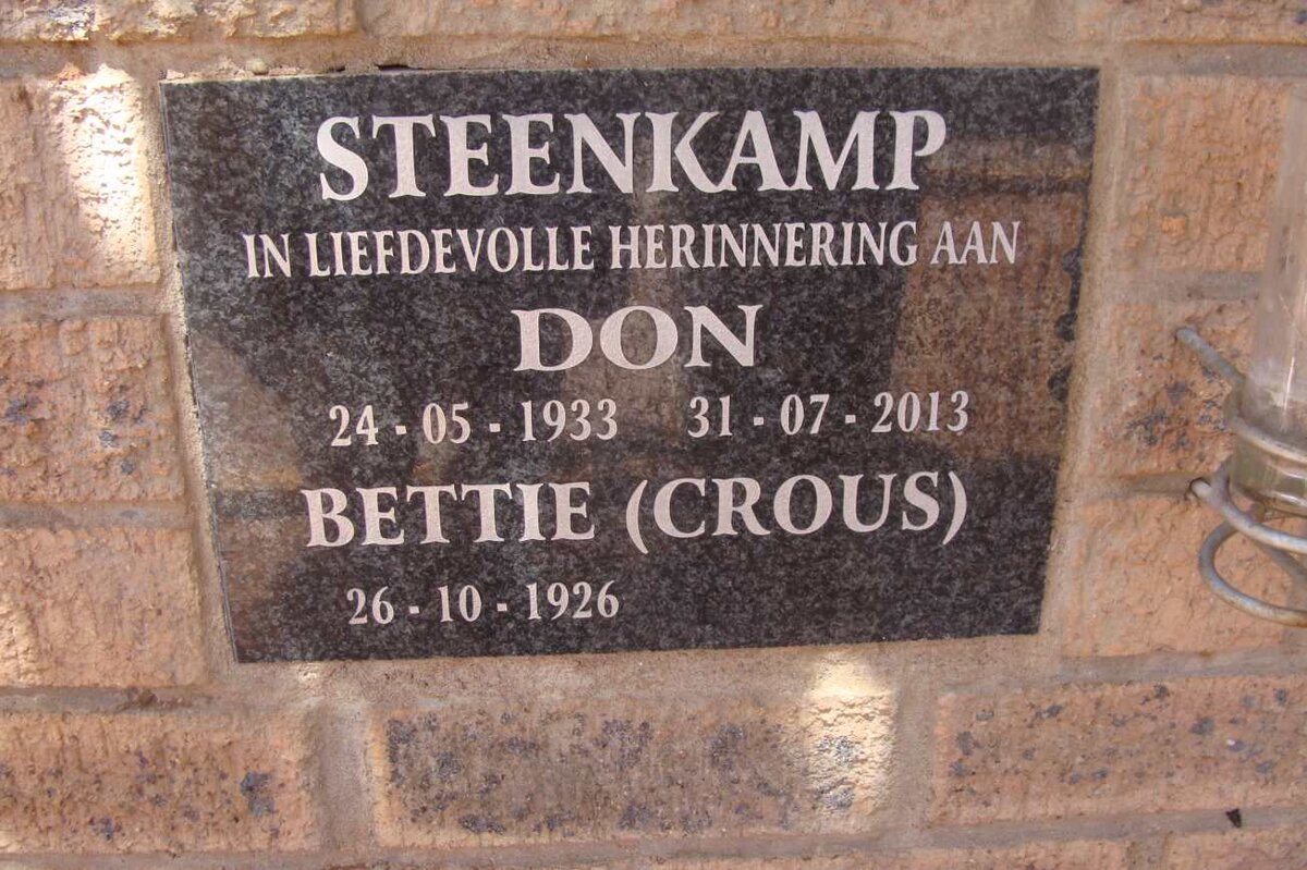 STEENKAMP Don 1933-2013 &amp; Bettie CROUS 1926-