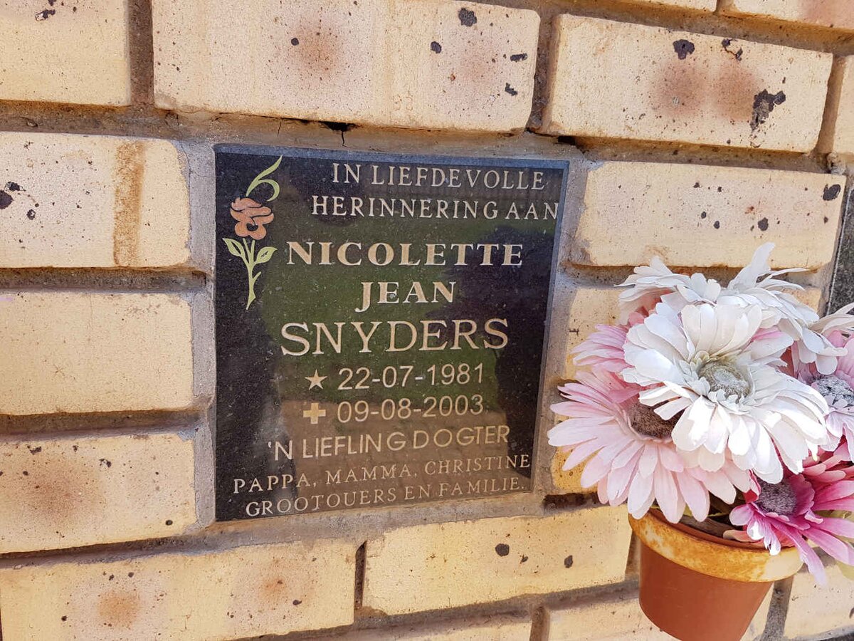 SNYDERS Nicolette Jean 1981-2003