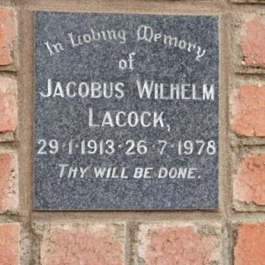 7. Gedenkmuur / Wall of Remembrance