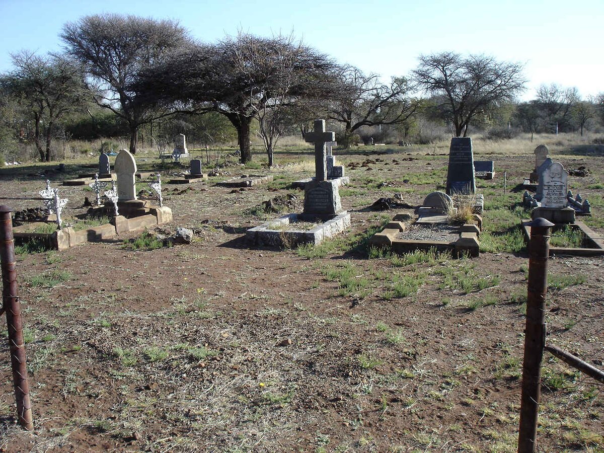 3. Entrance to the cemetery