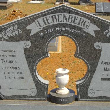 LIEBENBERG Theunus Johannes 1942-1995 &amp; Anna Catharina Margarieta 1950-