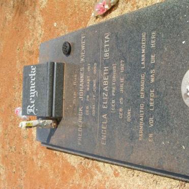 REYNECKE Frederick Johannes 1917-1993 &amp; Engela Elizabeth PRETORIUS 1927-