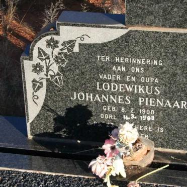 WYK Lodewikus Johannes Pienaar, van 1900-1998 &amp; Christina Jacoba Adriaana LOUW nee BURGER 1903-1985