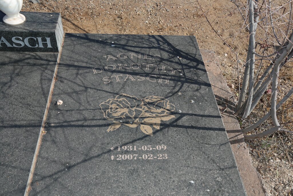 STASCH Agnes Dorothy 1931-2007