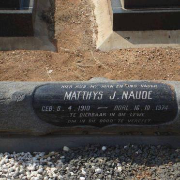 NAUDE Matthys J. 1910-1974 &amp; Anna Maria VICTOR 1920-1988