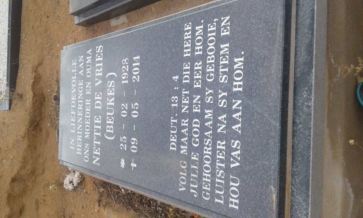 VRIES Nettie, de nee BEUKES 1928-2014