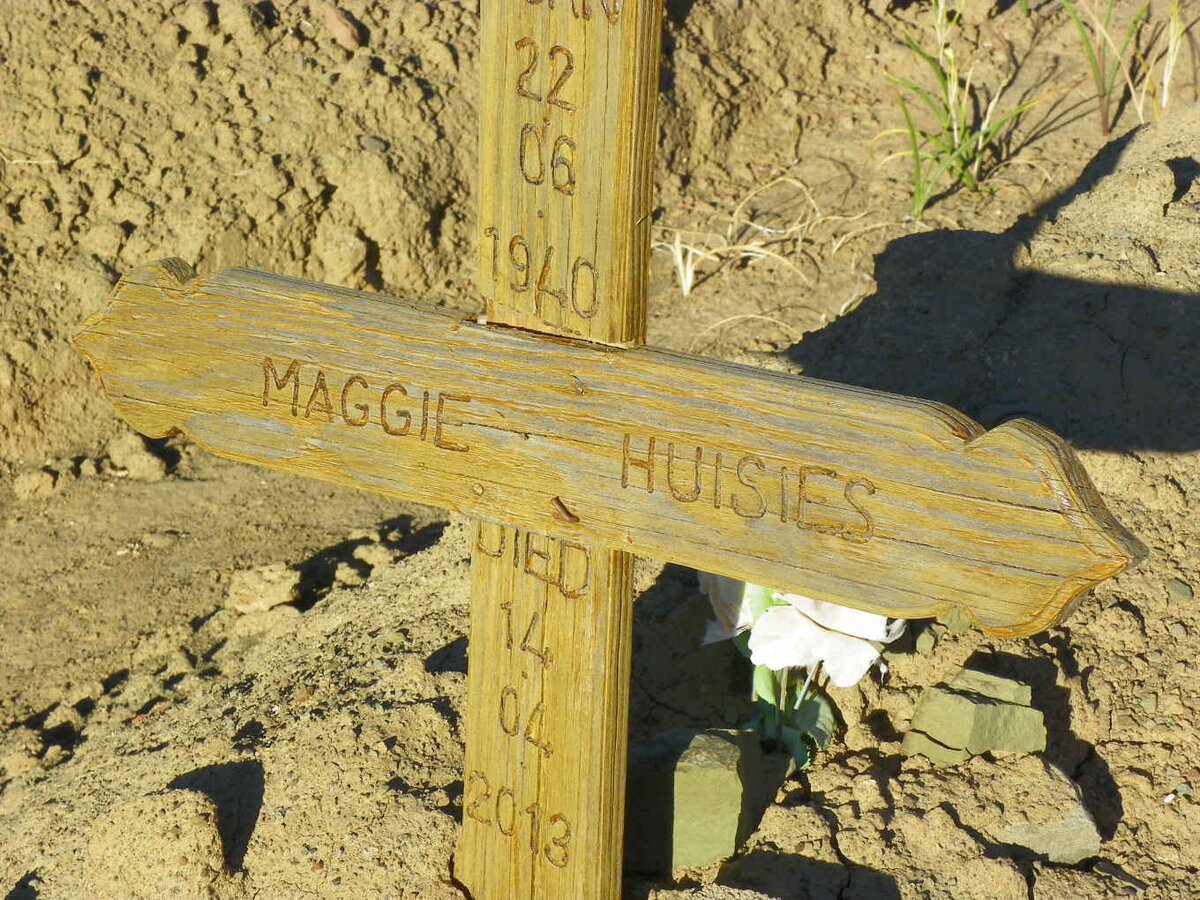 HUISIES Maggie 1940-2013