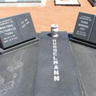HUSSELMAN Petrus Hermanus 1912-2003 &amp; Marthina Petronella 1921-2001