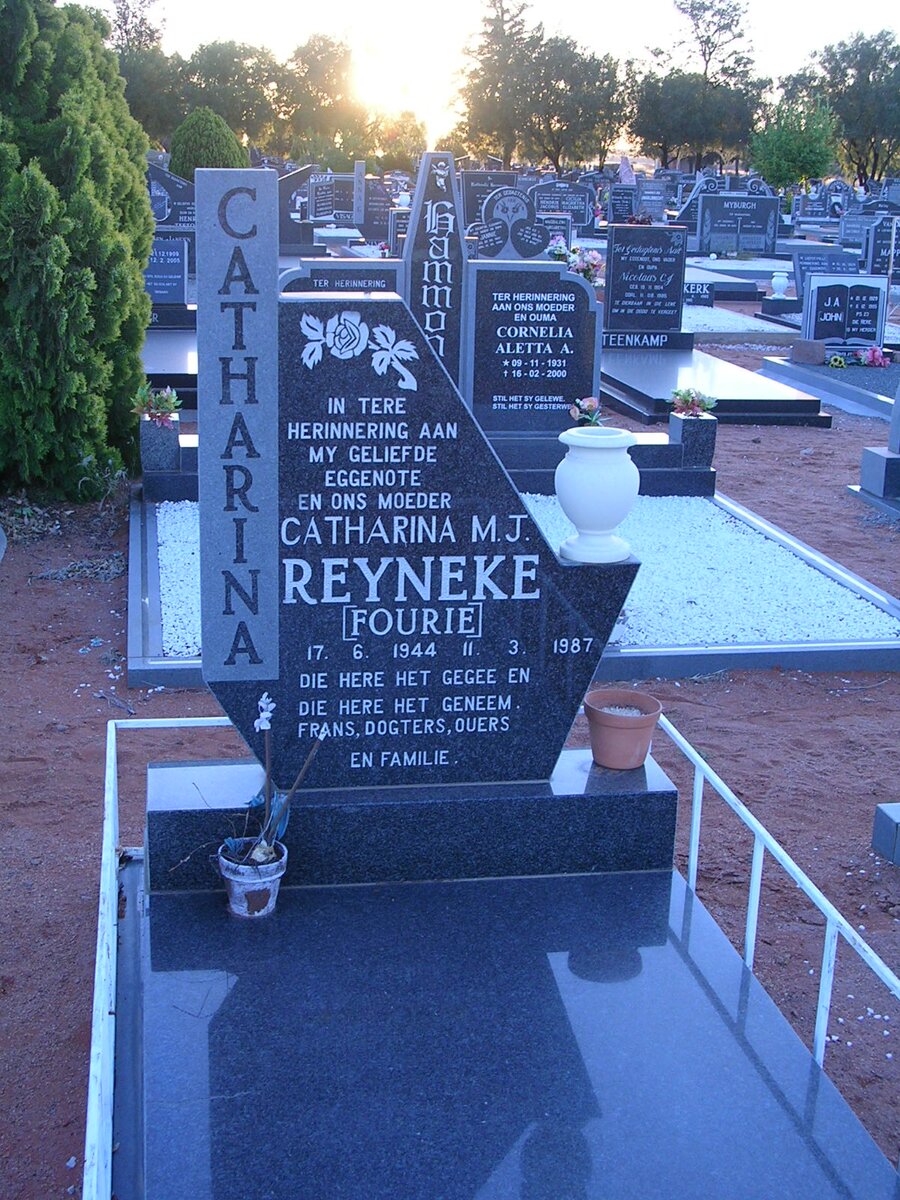 REYNEKE Catharina M.J. nee FOURIE 1944-1987