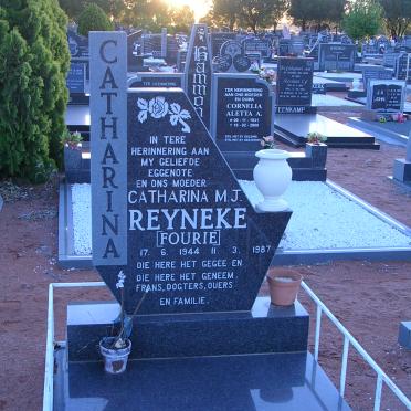 REYNEKE Catharina M.J. nee FOURIE 1944-1987