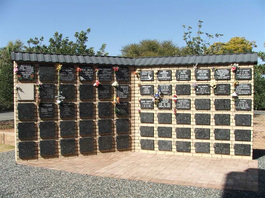 5. Paneel A &amp; B van gedenkmuur