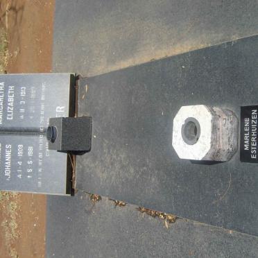 BEER Marthinus Johannes de 1909-1981 &amp; Margaretha Elizabeth 1913-1989 :: ESTERHUIZEN Marlene 1947-2001