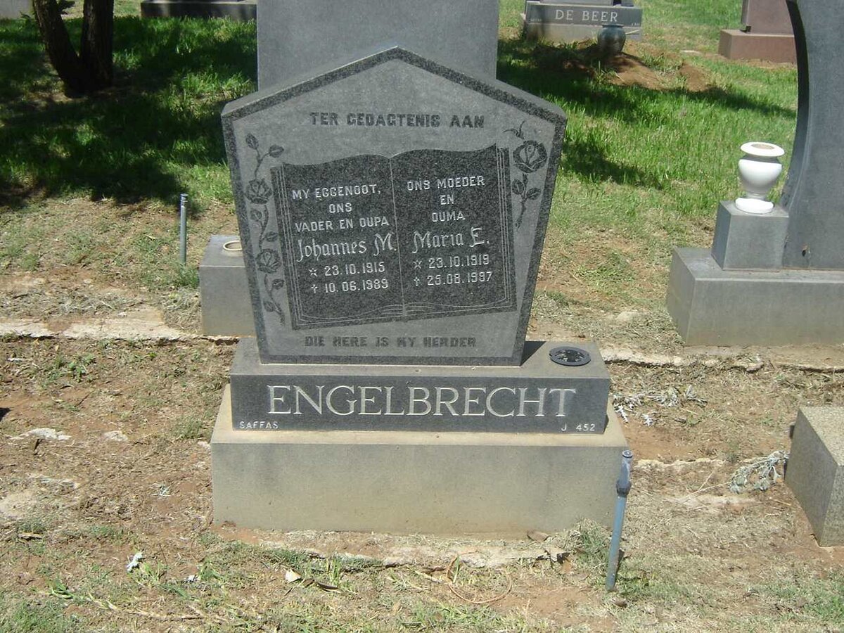 ENGELBRECHT Johannes M. 1915-1989 &amp; Maria E. 1919-1997