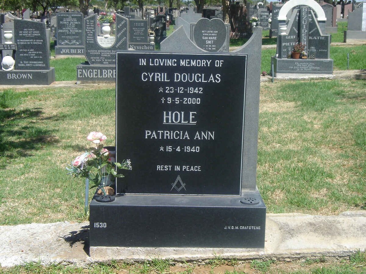 HOLE Cyril Douglas 1942-2000 &amp; Patricia Ann 1940-