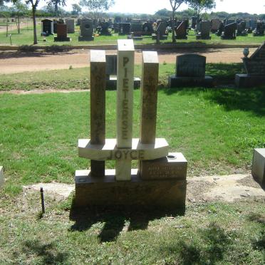 PIETERSE Joyce 1966-1985 :: V.D. HOVEN Joyce 1924-1989