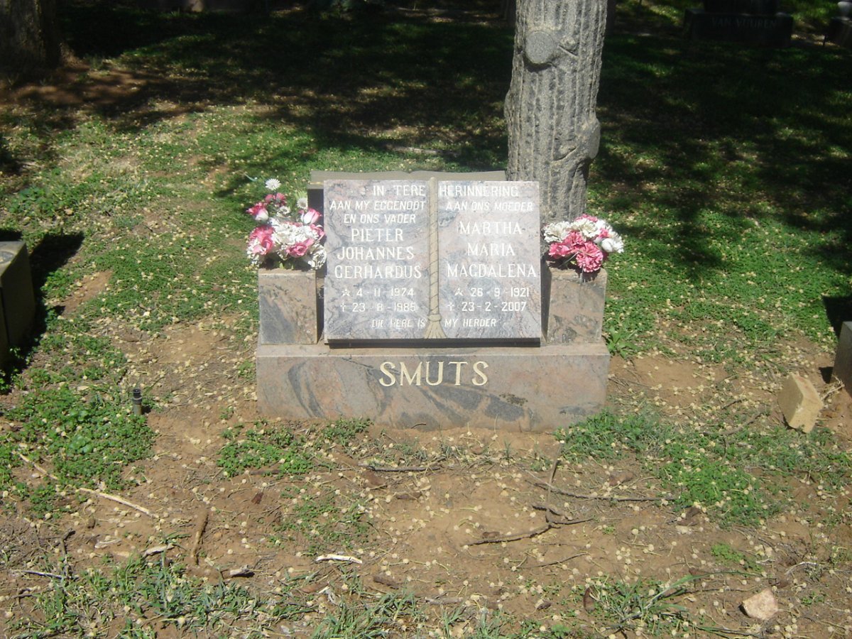 SMUTS Pieter Johannes Gerhardus 1924-198? &amp; Martha Maria Magdalena 1921-2007