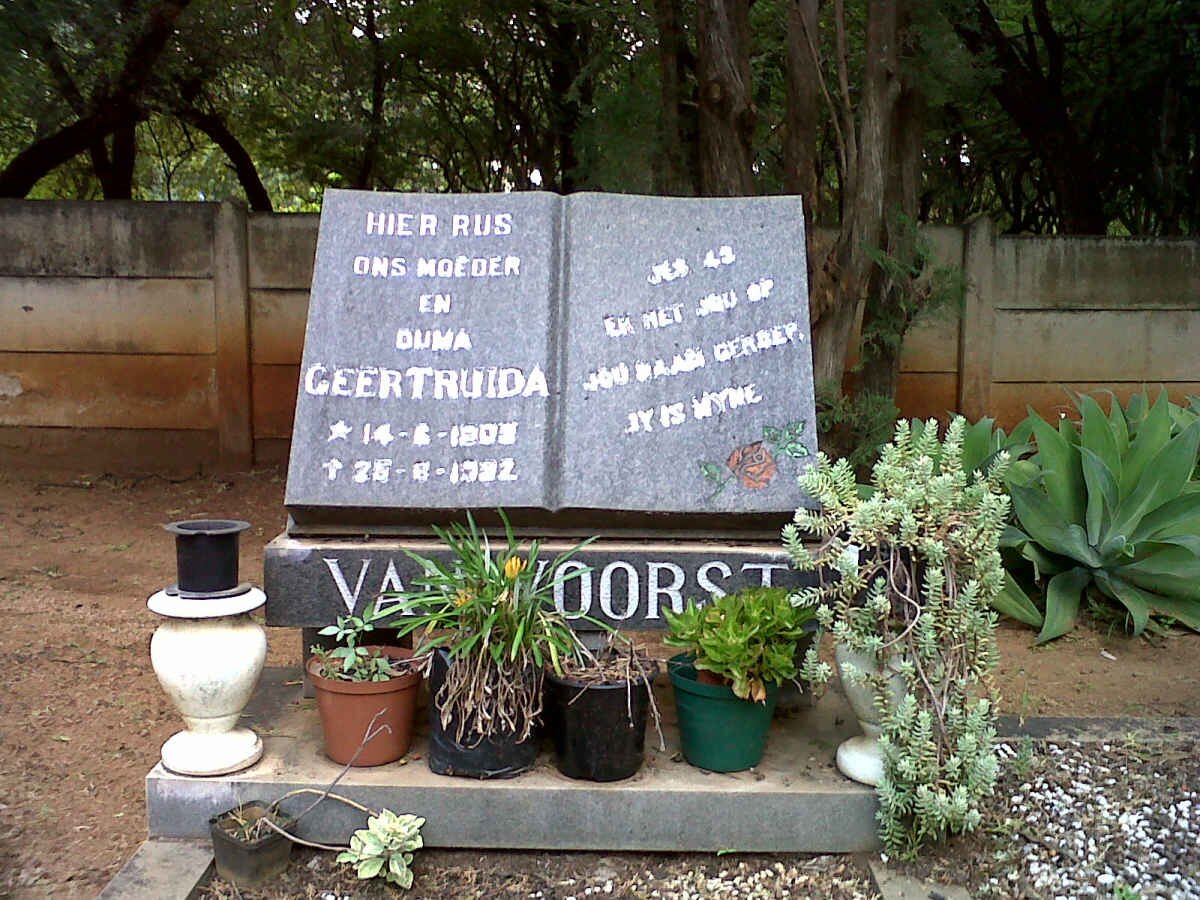 VOORST Geertruida, van  -19?2