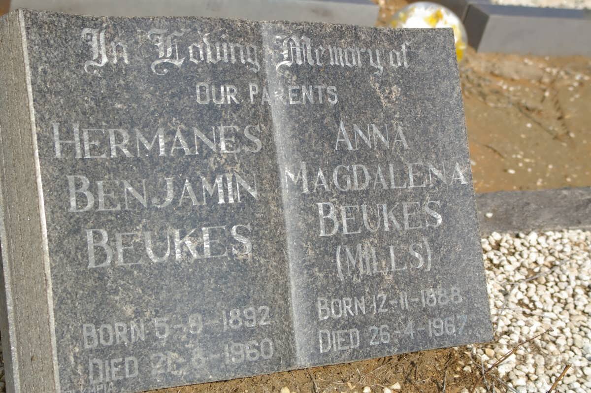 BEUKES Hermanus Benjamin 1892-1960 &amp; Anna Magdalena MILLS 1888-1967
