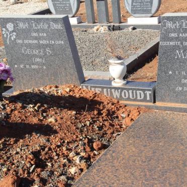 NIEUWOUDT George S. 1931- &amp; Maria M.J. 1935-1988