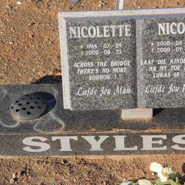 STYLES Nicolette 1964-2000 :: STYLES Nico 2000-2000