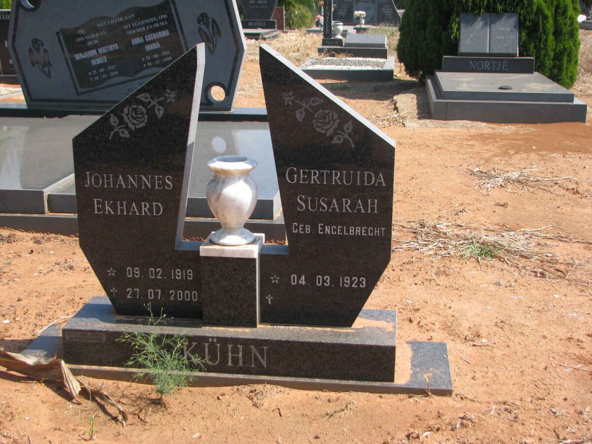 KÜHN Johannes Ekhard 1919-2000 &amp; Gertruida Susarah ENGELBRECHT 1923-