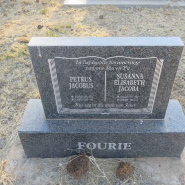 FOURIE Petrus Jacobus 1936-1981 &amp; Susanna Elizabeth Jacoba 1939-2009