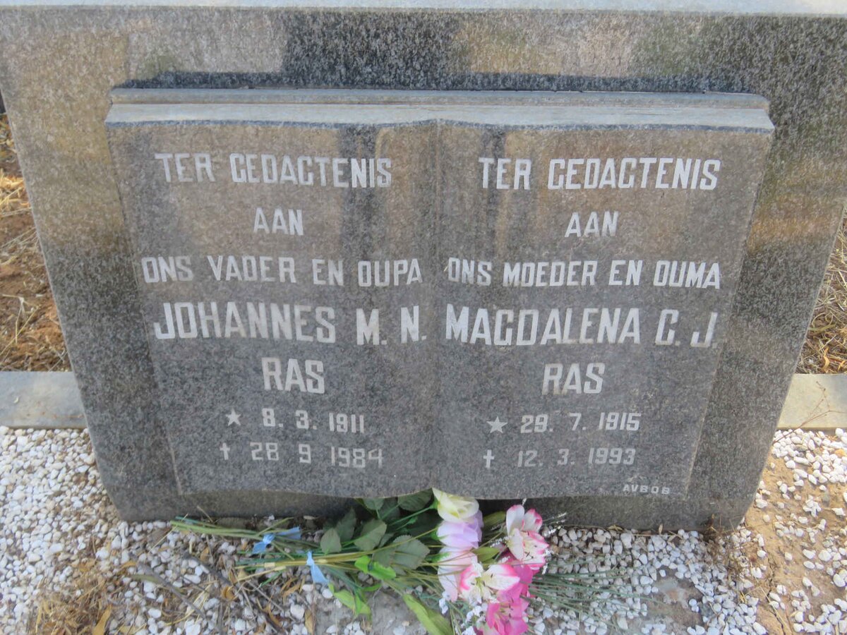 RAS Johannes M.N. 1911-1984 &amp; Magdalena C.J. 1915-1993