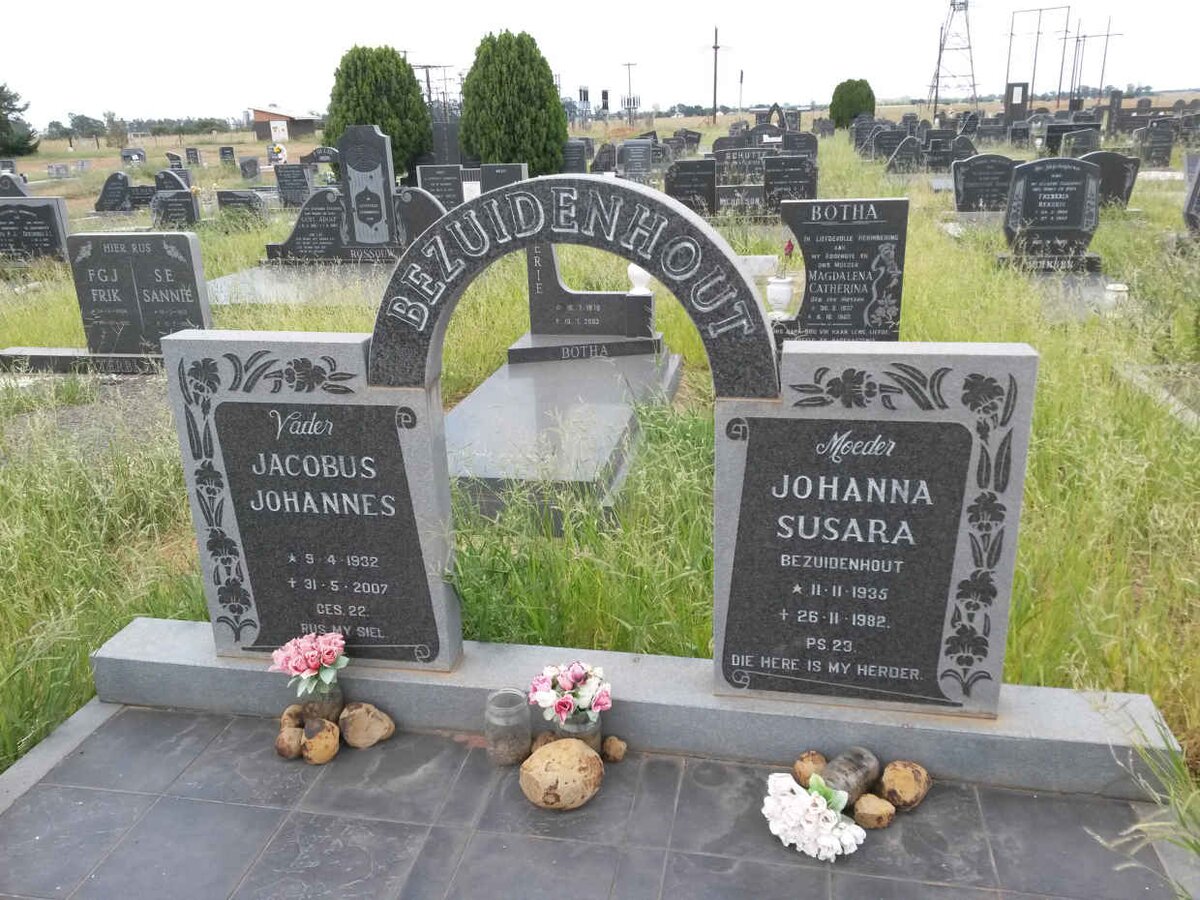 BEZUIDENHOUT Jacobus Johannes 1932-2007 &amp; Johanna Susara BEZUIDENHOUT 1935-1982