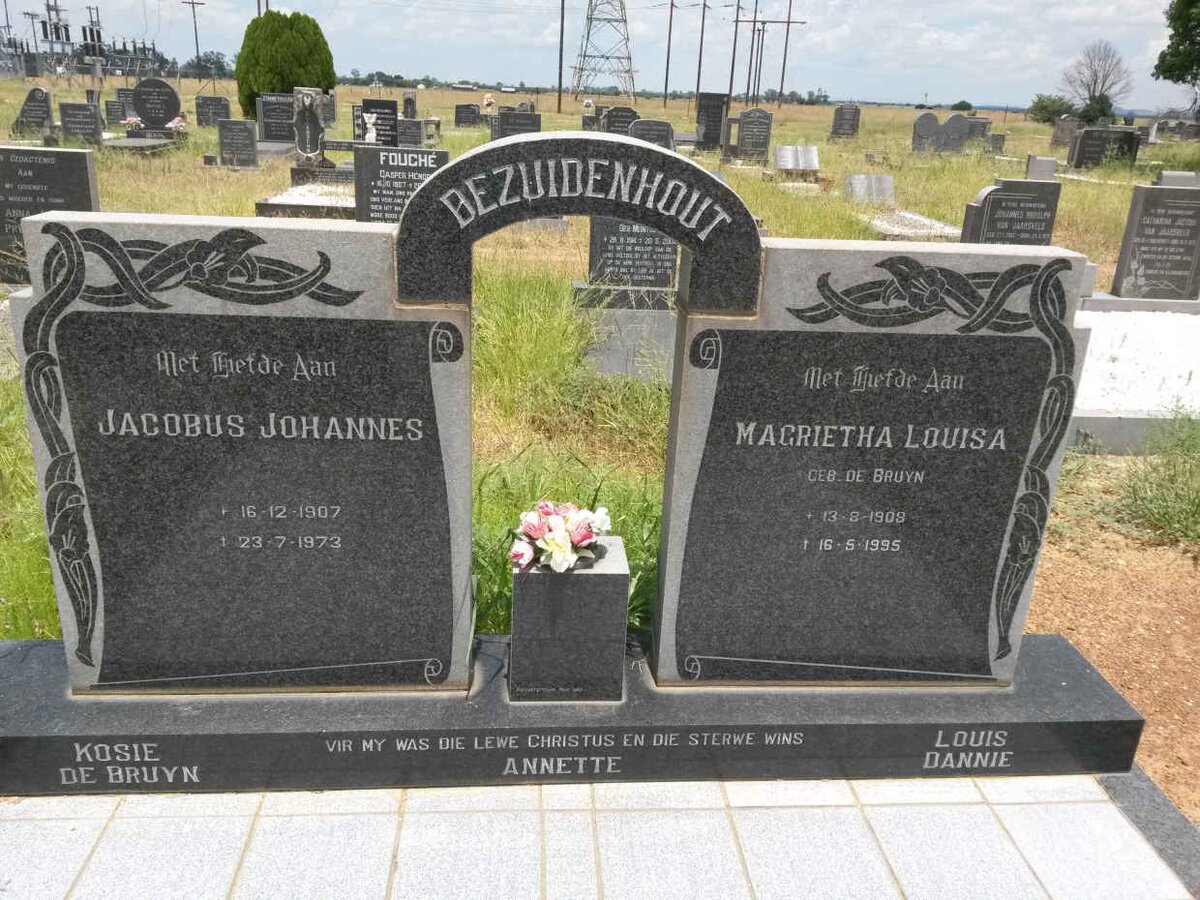 BEZUIDENHOUT Jacobus Johannes 1907-1973 &amp; Magrietha Louisa DE BRUYN 1908-1995