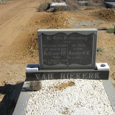 NIEKERK Anthonie M., van 1920-1993 &amp; Annetjie C.C. 1925-