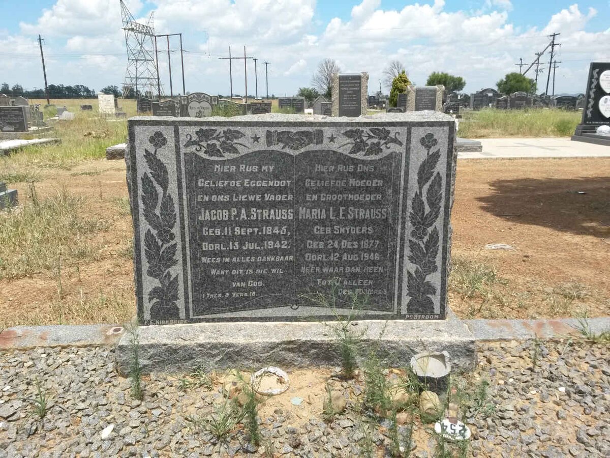 STRAUSS Jacob P.A. 1845-1942 &amp; Maria L.E. SNYDERS 1877-1946