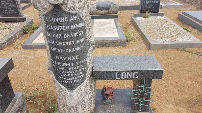 LONG Daphne 1909-1987