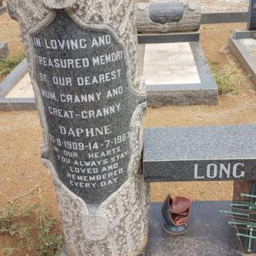 LONG Daphne 1909-1987