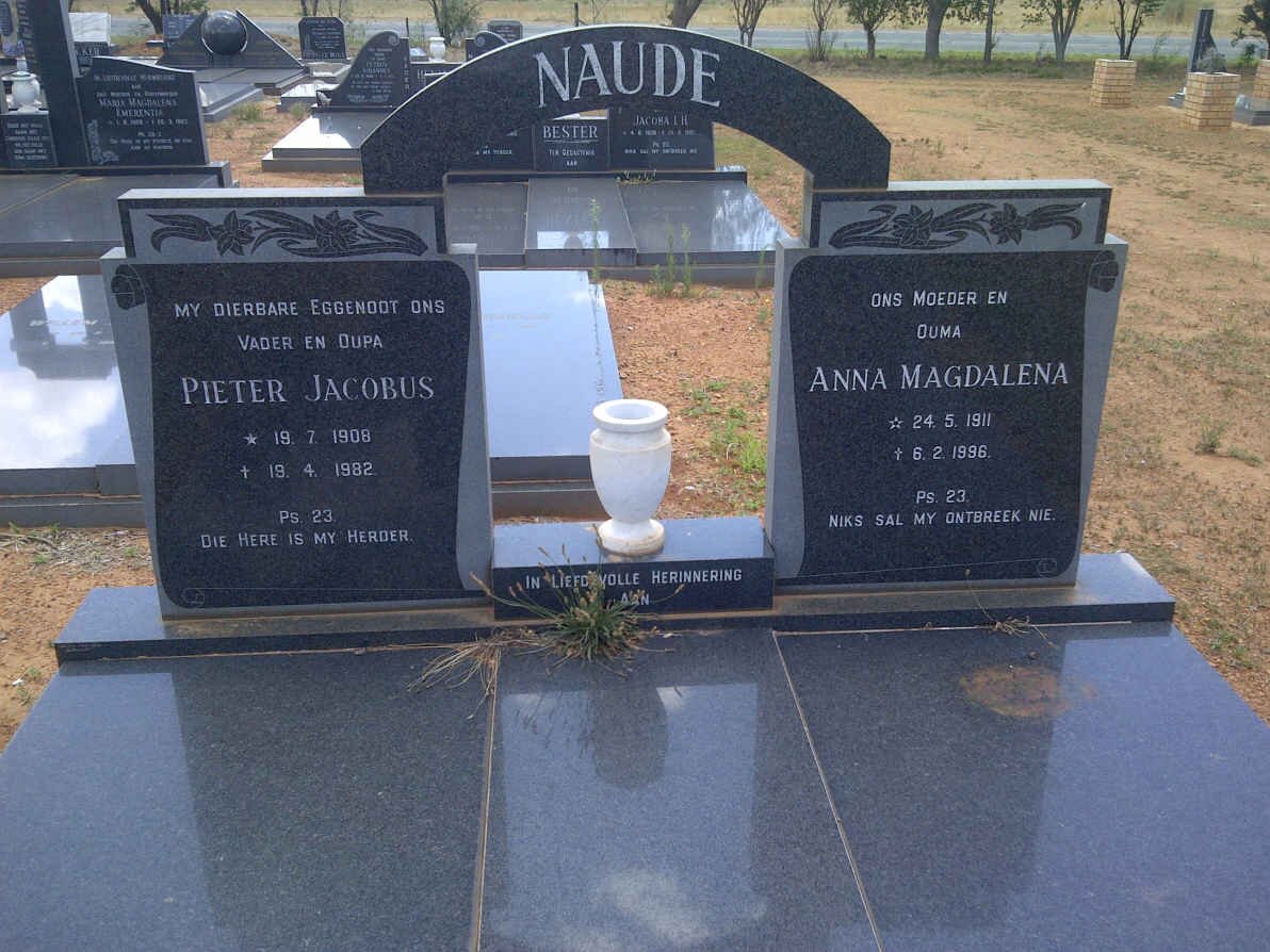 NAUDE Pieter Jacobus 1908-1982 &amp; Anna Magdalena 1911-1996