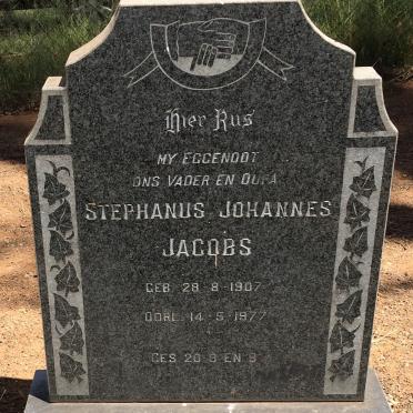 North West, POTCHEFSTROOM district, Rooipoort 354, farm cemetery