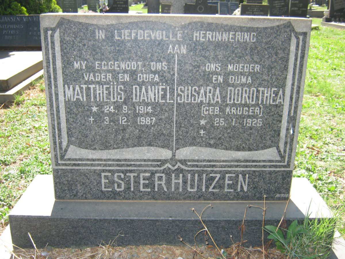 ESTERHUIZEN Mattheüs Daniël 1914-1987 &amp; Susara Dorothea KRUGER 1925-