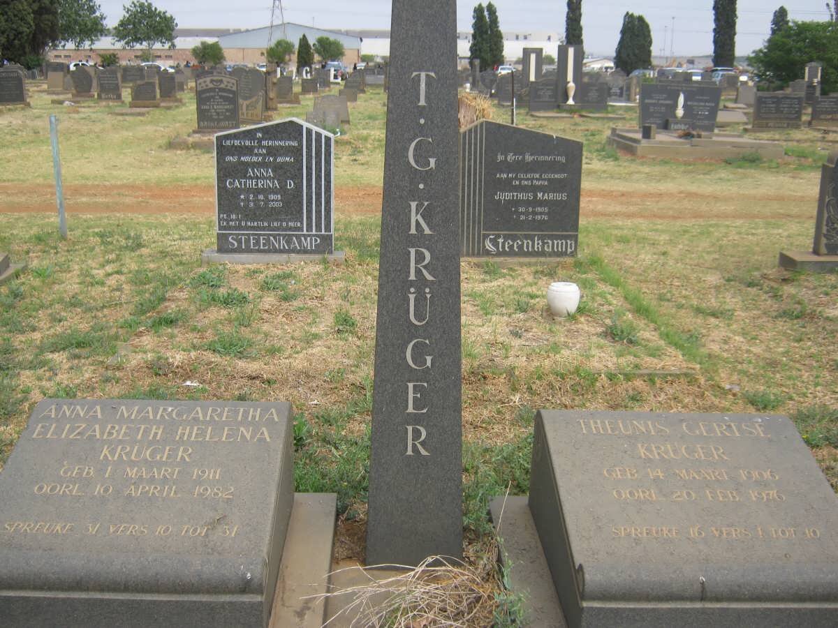 KRUGER Theunis Gertse 1906-1976 &amp; Anna Margaretha Elizabeth Helena 1911-1982