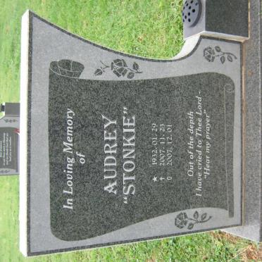 MOLEBATSI Audrey 1932-2007