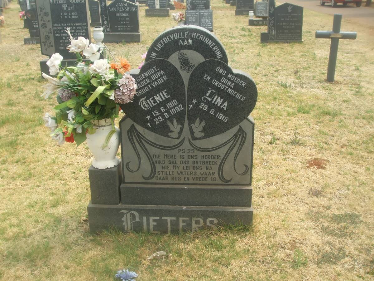 PIETERS Marthinus Gerhardus 1910-1992 &amp; Carolina Francina Elizabeth 1915-2005